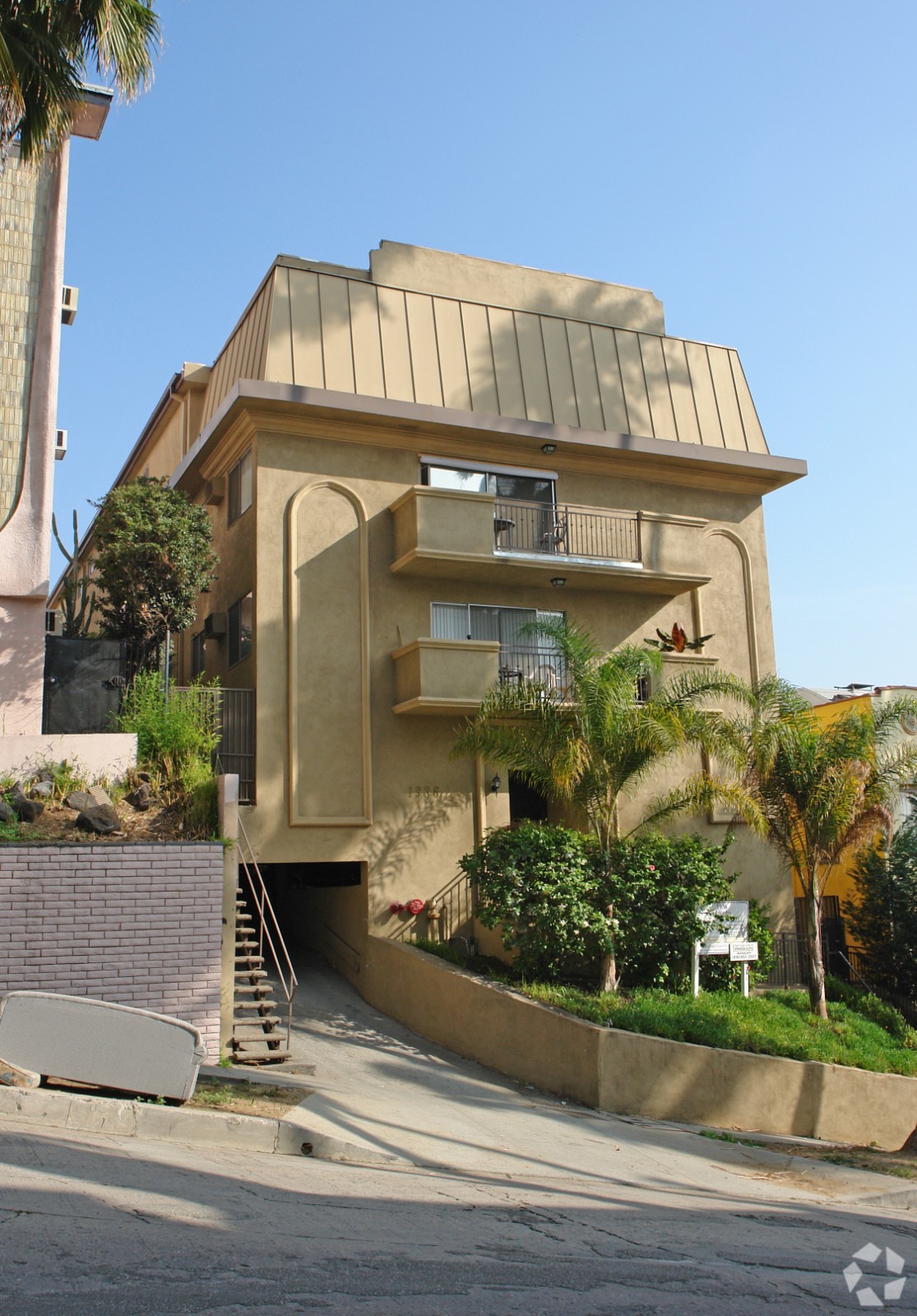 1936  Whitley Ave