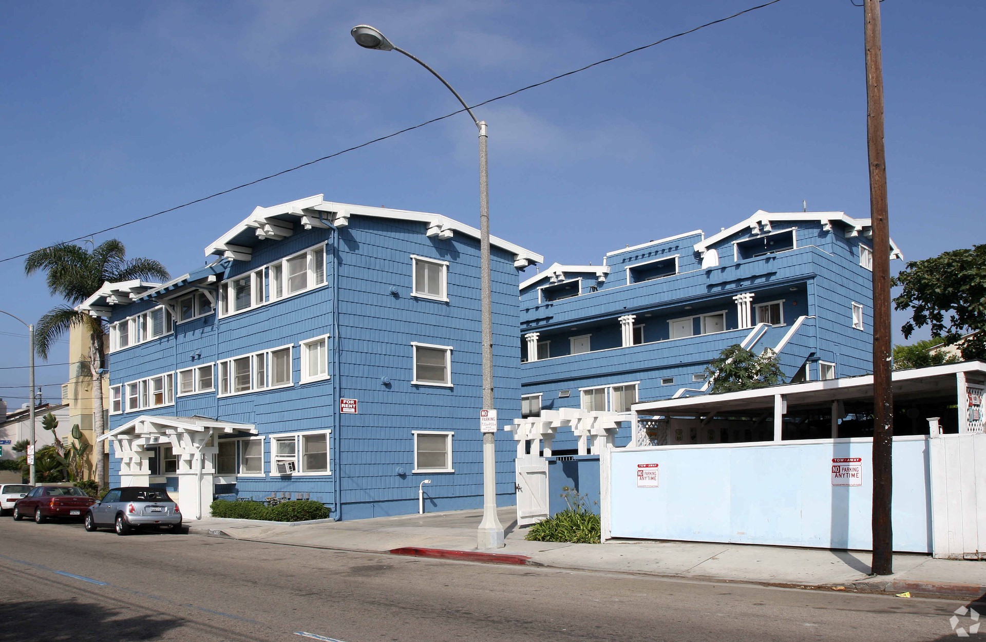 207-209  Venice Blvd