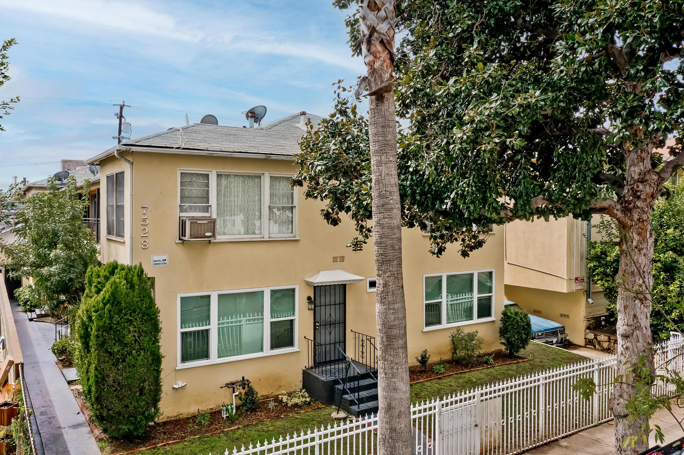 7528-7534 Norton Ave