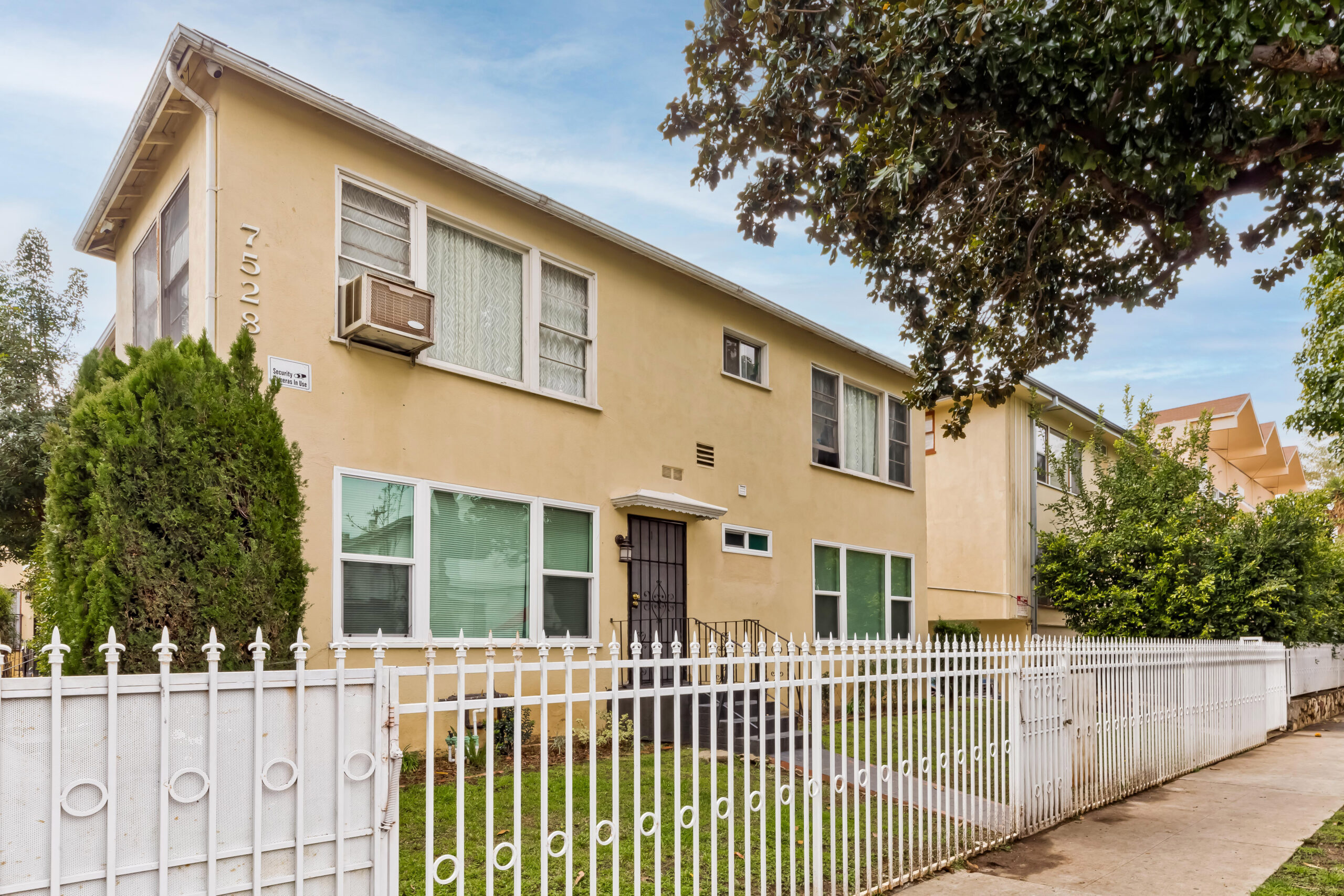 7528-7534 Norton Ave